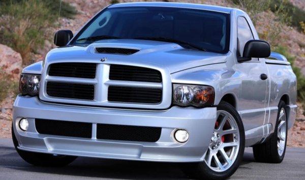 Произвеждан от 2004 до 2006 г., Dodge Ram SRT-10 е пикап, различен от всеки друг. Този абсолютен шампион може да се похвали с титаничен 8,3-литров V10 двигател, изваден направо от Dodge Viper. Осигурява 500 конски сили. което е голямо постижение дори за най-новите конкуренти.

Бяха направени само ограничен брой SRT-10, около 5000 през първата производствена година, като всяка следваща  намаляваха. Затова  е изслючително ценен за всеки любител на тези чудовищни пикапи. Окачването, спирачките и всичко между тях са настроени да се справят с тази огромна мускулна сила.

През годините Dodge Ram SRT-10 придоби култ. Неговата рядкост, подчертано красиво шаси и производителност на хартия  затвърдиха статута му на колекционерски хит. Намирането на добре запазени екземпляри тава все по-трудно.
